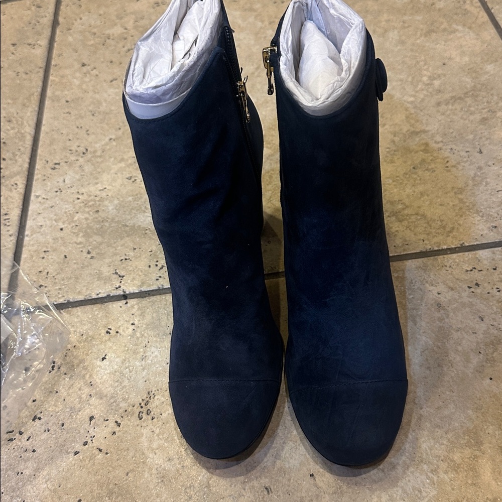 Ann Taylor Navy Suede Booties W 10